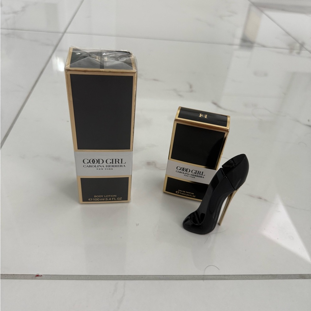 Carolina Herrera Black and Gold Heels